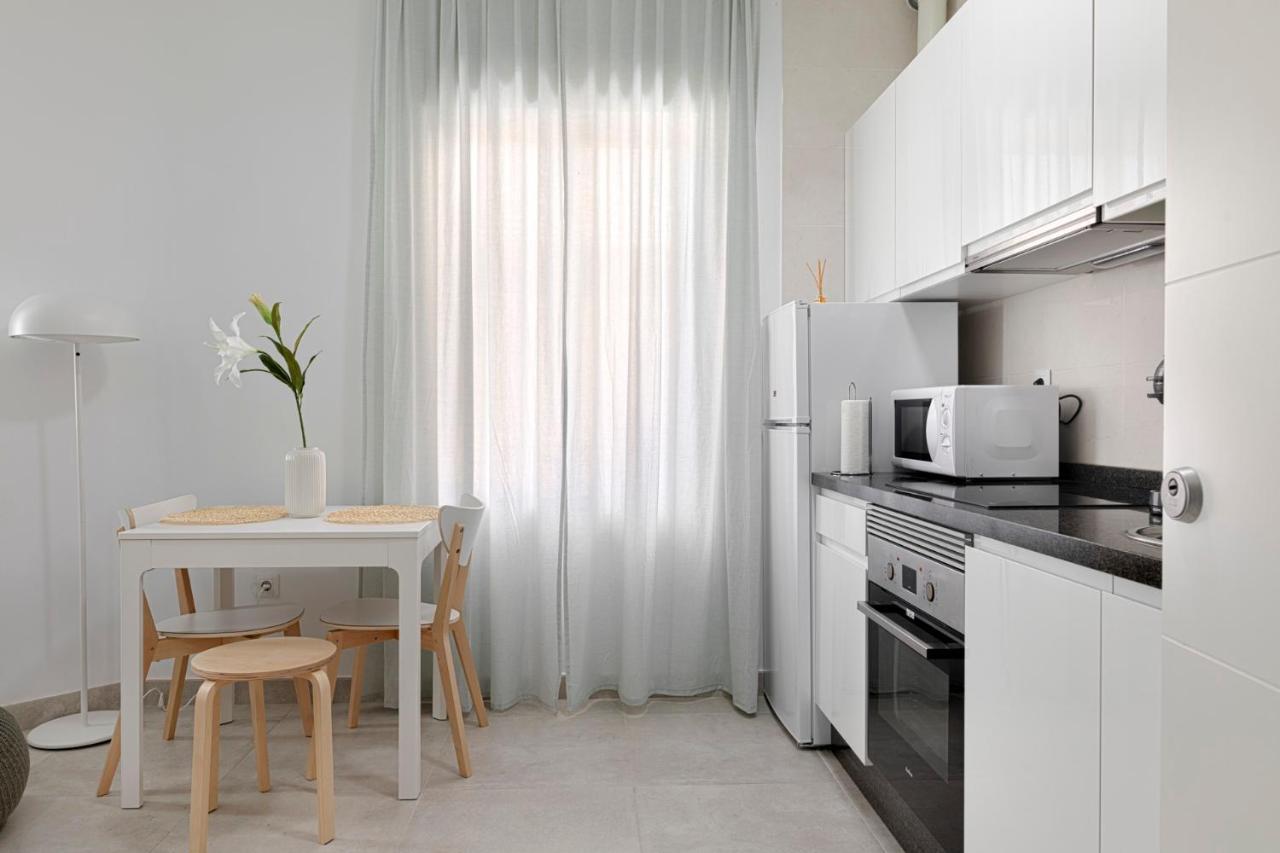 Homeabout Juan De Austria Apartments Малага Екстериор снимка
